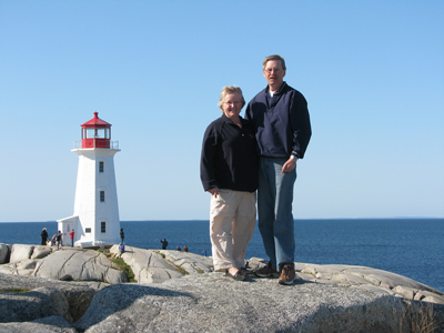 Doug Martens, de Winnipeg, gagne le prix de participation hâtive à la Grande randonnée Parkinson. On le voit ici en vacances avec sa femme, Carol.